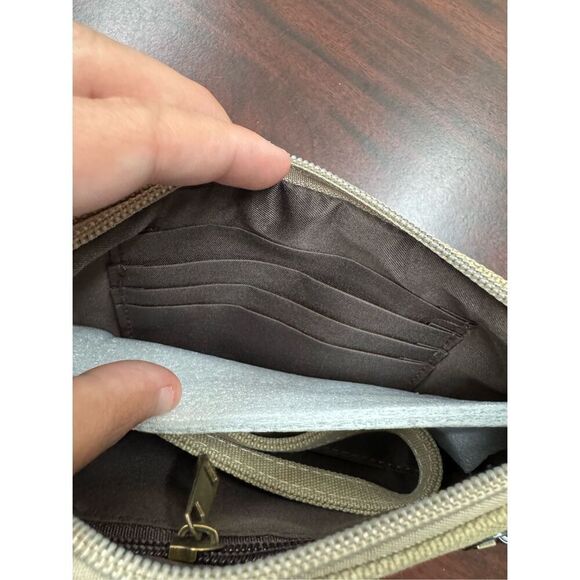 NWOT Lecxci Canvas Wristlet - Picture 5 of 7
